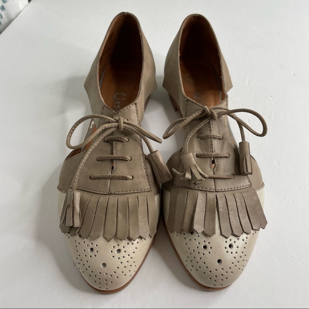 JEFFREY CAMPBELL Taupe & Cream Leather Kelley Kilt Tassel Oxfords